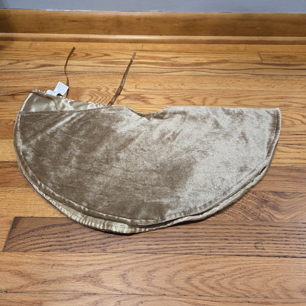 Small Tree Skirt